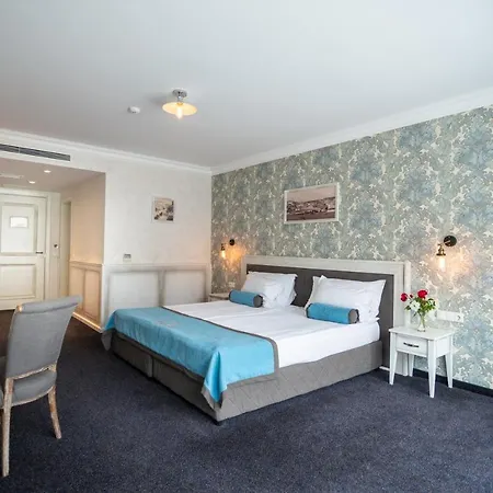 Hotel Antik 3*